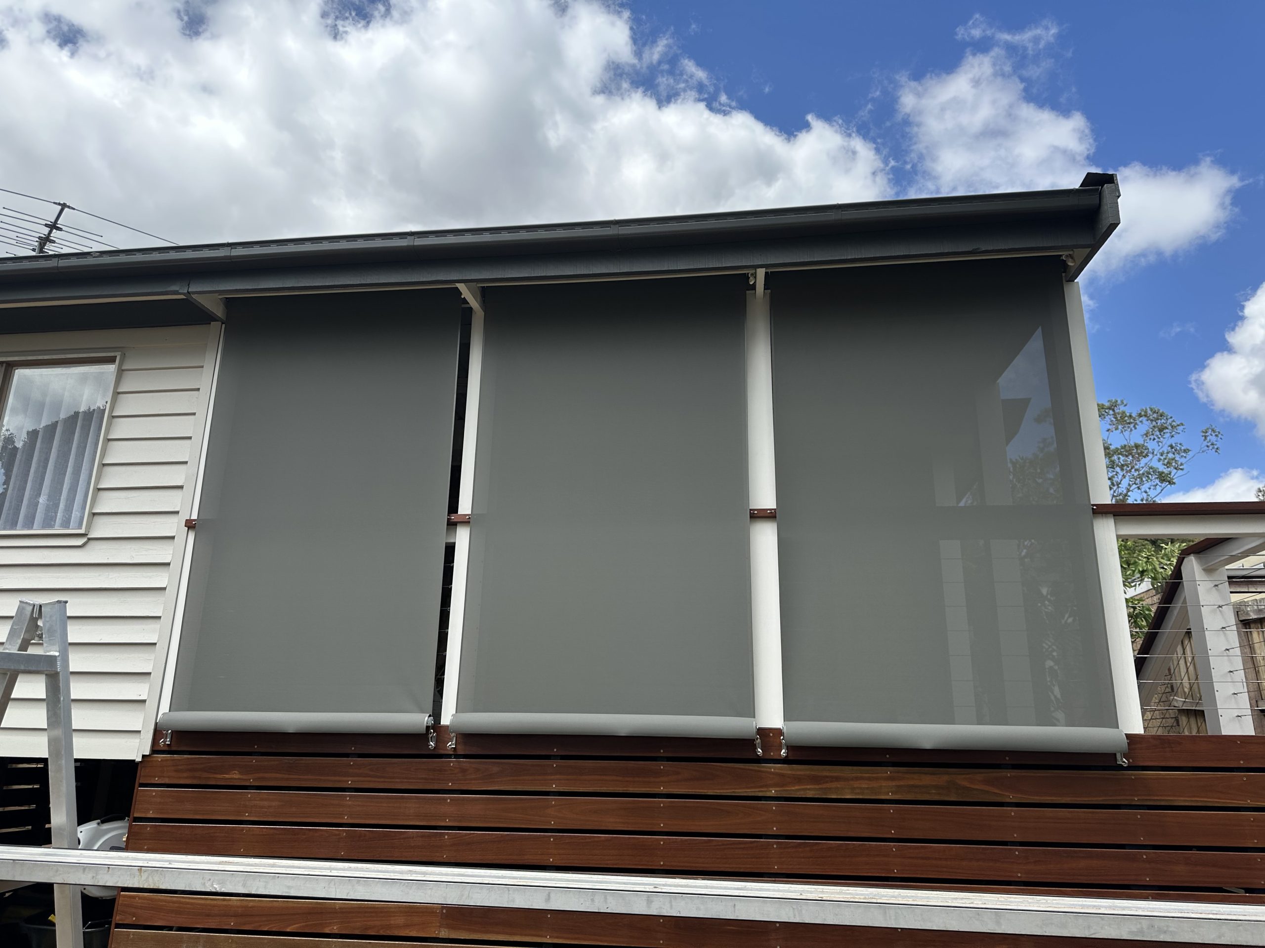 Reliable, handy crank operations for precise awning control